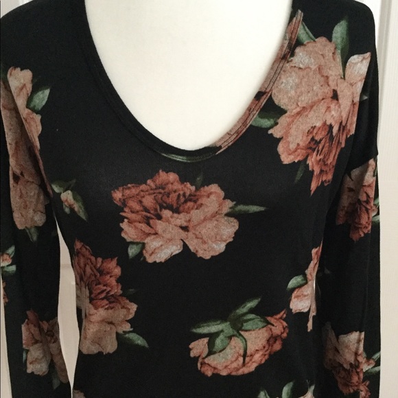 💔50% Off💔 Available by Angela Long Sleeve Floral - Picture 5 of 8